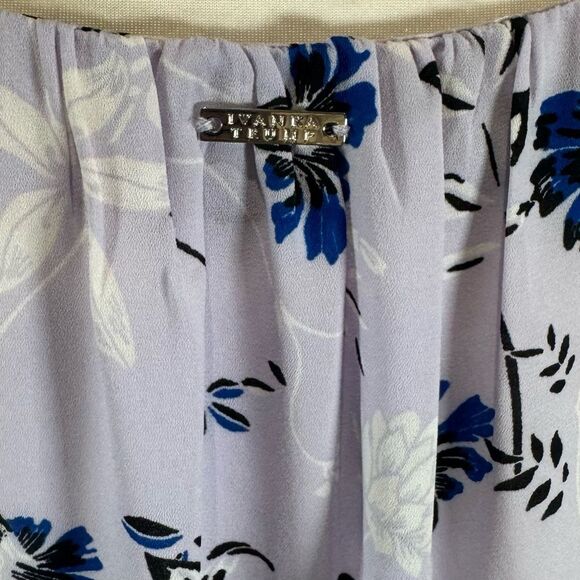 Ivanka Trump lavender white and blue floral short flutter sleeve top size small - Picture 5 of 8